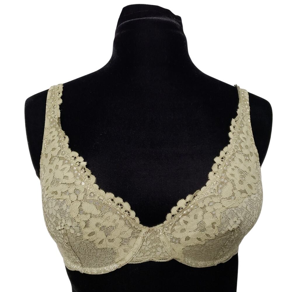 Victoria's Secret Body by Victoria Green Lace‎ Wire Demi Bra 32DD  Feminine